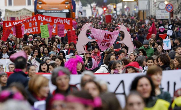 Recente manifestazione femminista italiana