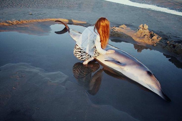  Fotografia dalla serie "The sea stood up and hugged you", Lana Prins  