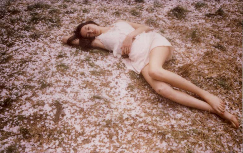 Fotografia dalla serie "Cherry Blossom Girl", Petra Collins